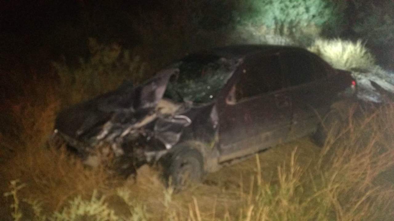 Se informó que el conductor del automóvil, un Nissan Tsuru, escapó del lugar y dejó abandonado su vehículo, mismo que fue asegurado por elementos de Fuerza Coahuila. (EL SIGLO DE TORREÓN)
