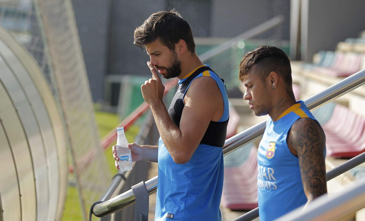 Gerard Piqué dijo que quisiera que Neymar se quede en el Barcelona. (Archivo)