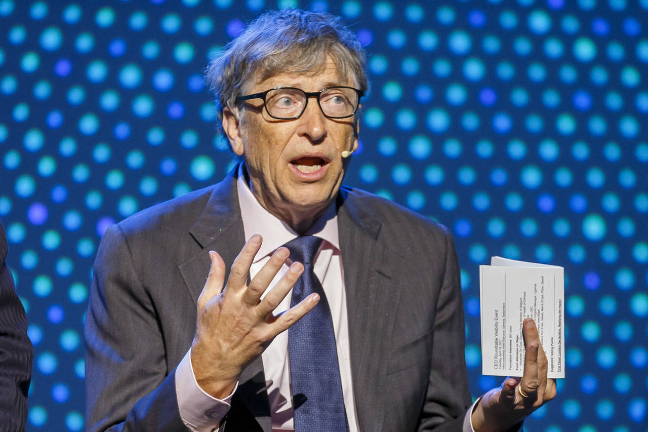 Segundo. El fundador de Microsoft, Bill Gates, ocupa el segundo lugar como la persona más rica del mundo de acuerdo a Forbes.