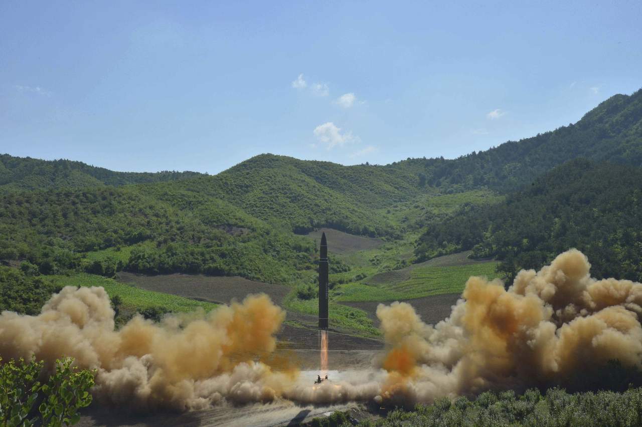 Kim Jong Um demostró por segunda vez en menos de un mes que tiene la capacidad teórica de atacar parte del territorio estadounidense. (AGENCIAS)