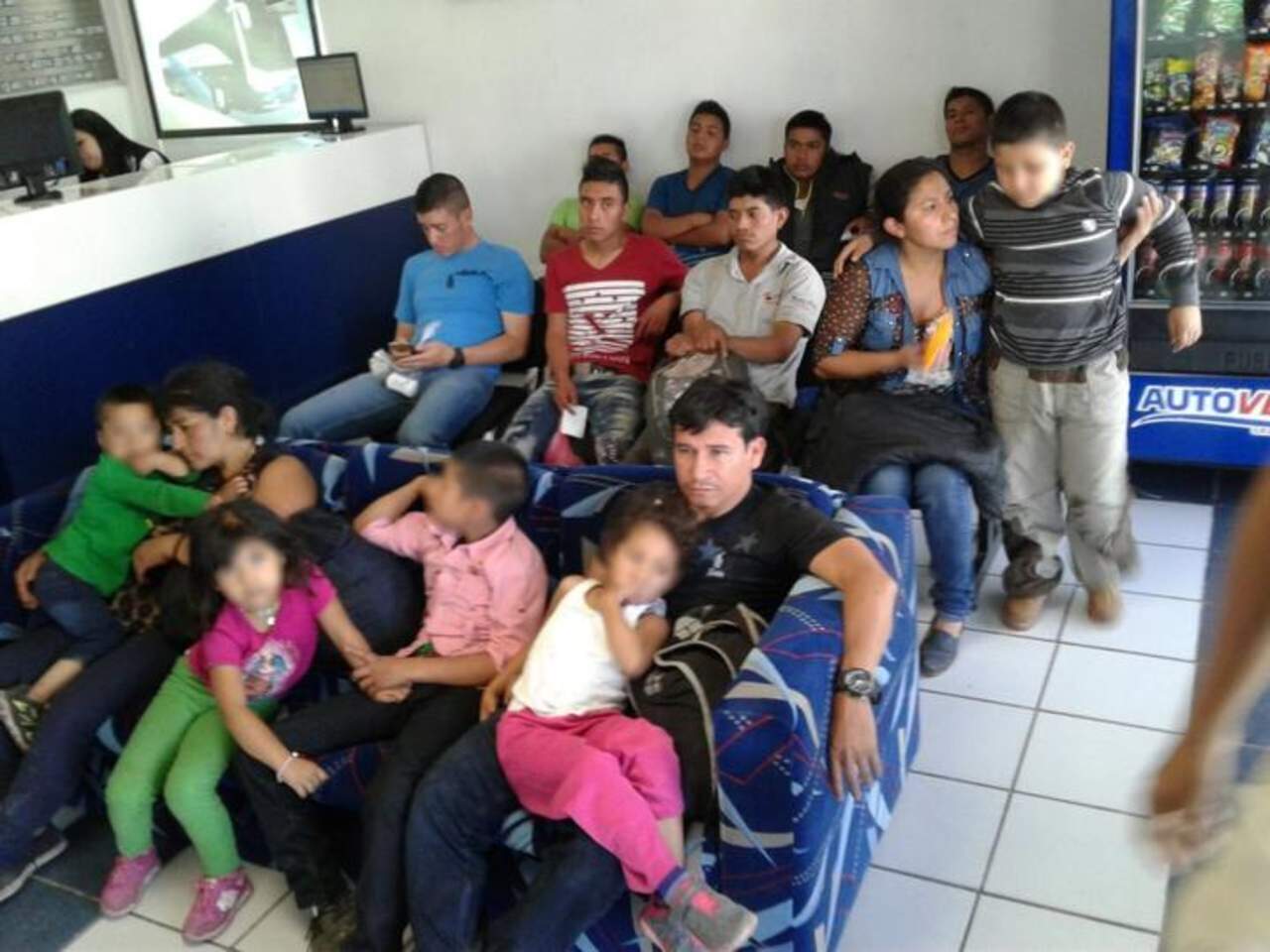 Ya son 370 los indocumentados que han sido rescatados en territorio de Durango, en su intento por llegar a los Estados Unidos. (EL SIGLO DE TORREÓN)