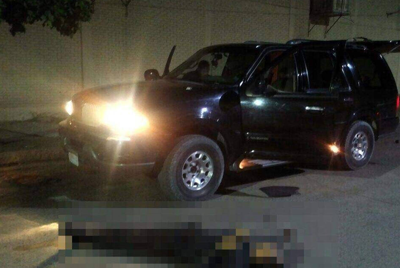 Agresión. El presunto delincuente se colocó a un lado de su camioneta para realizar las detonaciones contra Fuerza Coahuila. (CORTESÍA)