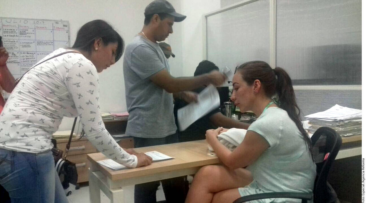 Captura. Xóchitl Tress Rodríguez (der.), fue detenida en los límites de Nayarit y Jalisco. (AGENCIA REFORMA)