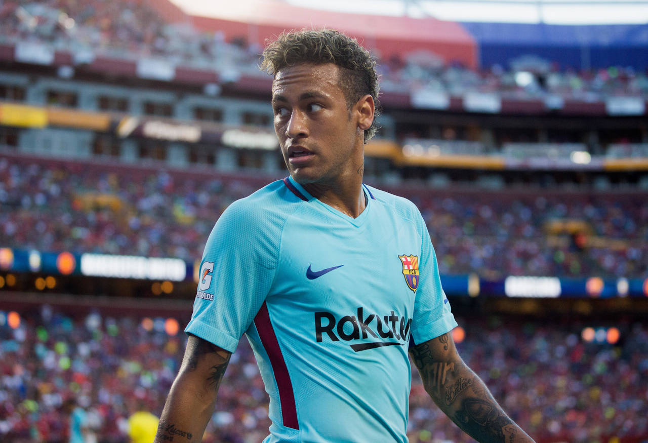 El de Neymar sería el traspaso más costoso de la historia. París quiere presentar a Neymar en el centro