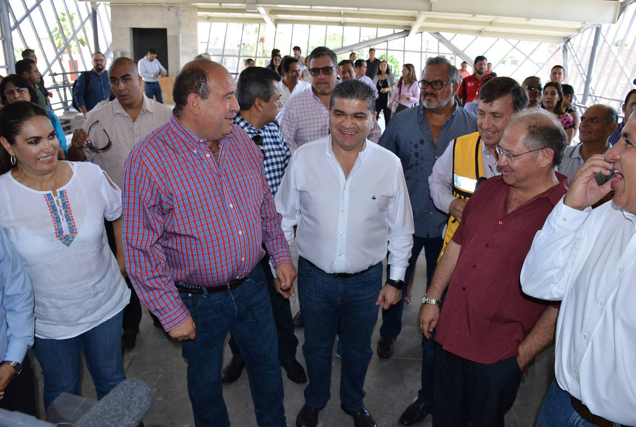 Juntos. El gobernador Rubén Moreira declaró que así como este martes recorrieron el Teleférico, visitarán otras en la entidad.