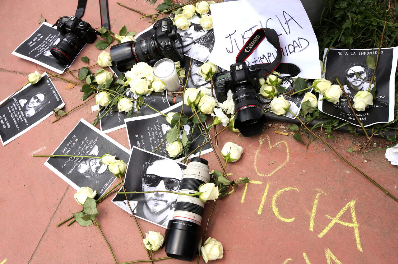 Los abogados representan a tres de las cuatro mujeres torturadas y asesinadas junto con el fotógrafo Rubén Espinosa en la colonia Narvarte de la capital mexicana el 31 de julio de ese año. (ARCHIVO)
