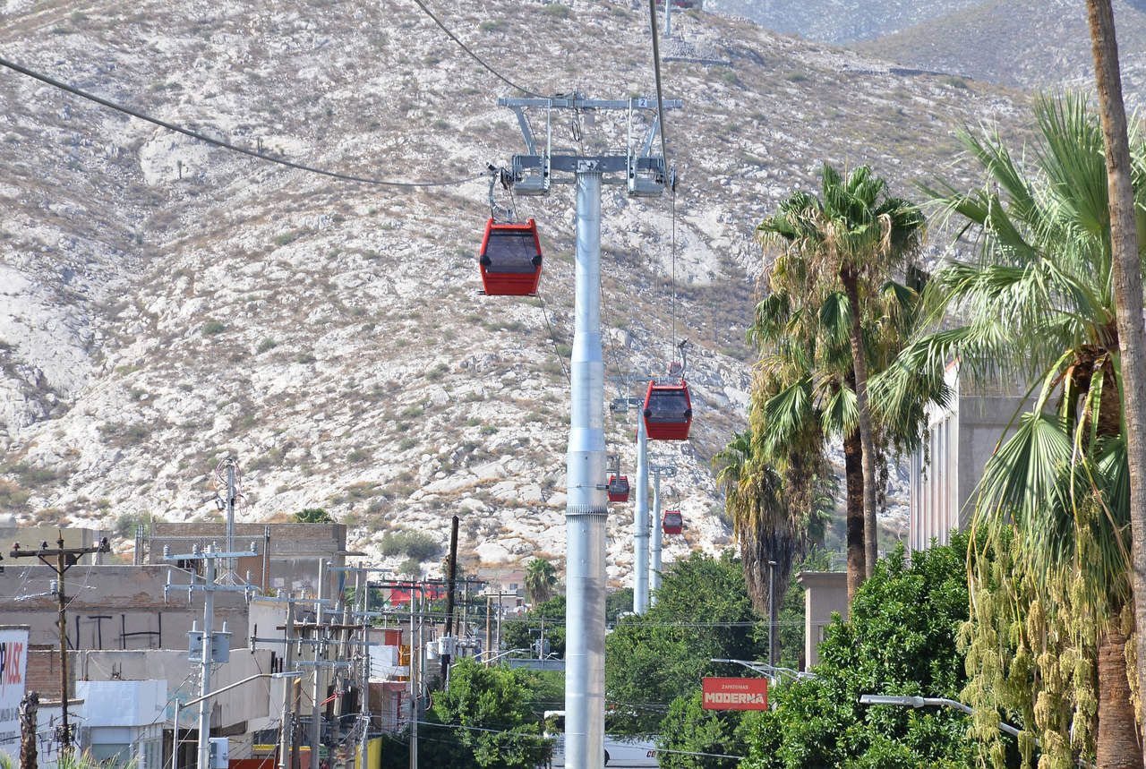 Sistema. Son 9 las góndolas que realizan el recorrido desde la estación Treviño al Cerro de las Noas en 5 minutos. (FERNANDO COMPEÁN)