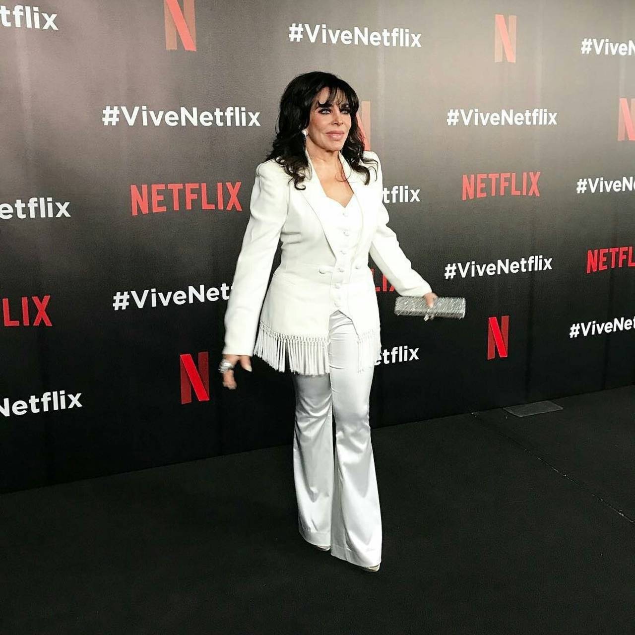 En serie. Verónica Castro vuelve a la actuación de la mano de Manolo Caro y Netflix en la teleserie La casa de las flores. (ESPECIAL)
