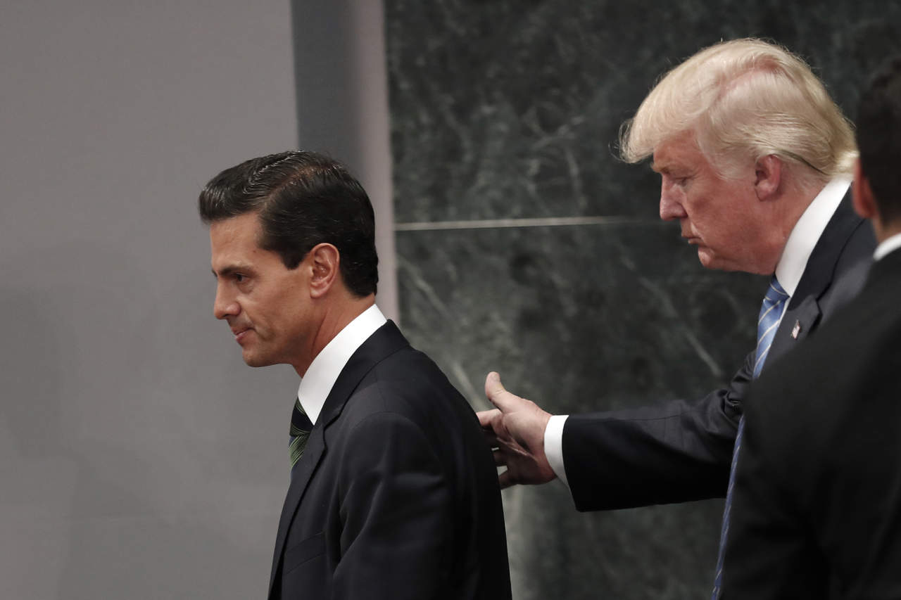 'Enrique, no lo olvides'. Se ha revelado un diálogo telefónico entre el presidente estadounidense Donald Trump y el presidente Enrique Peña Nieto. (ARCHIVO)