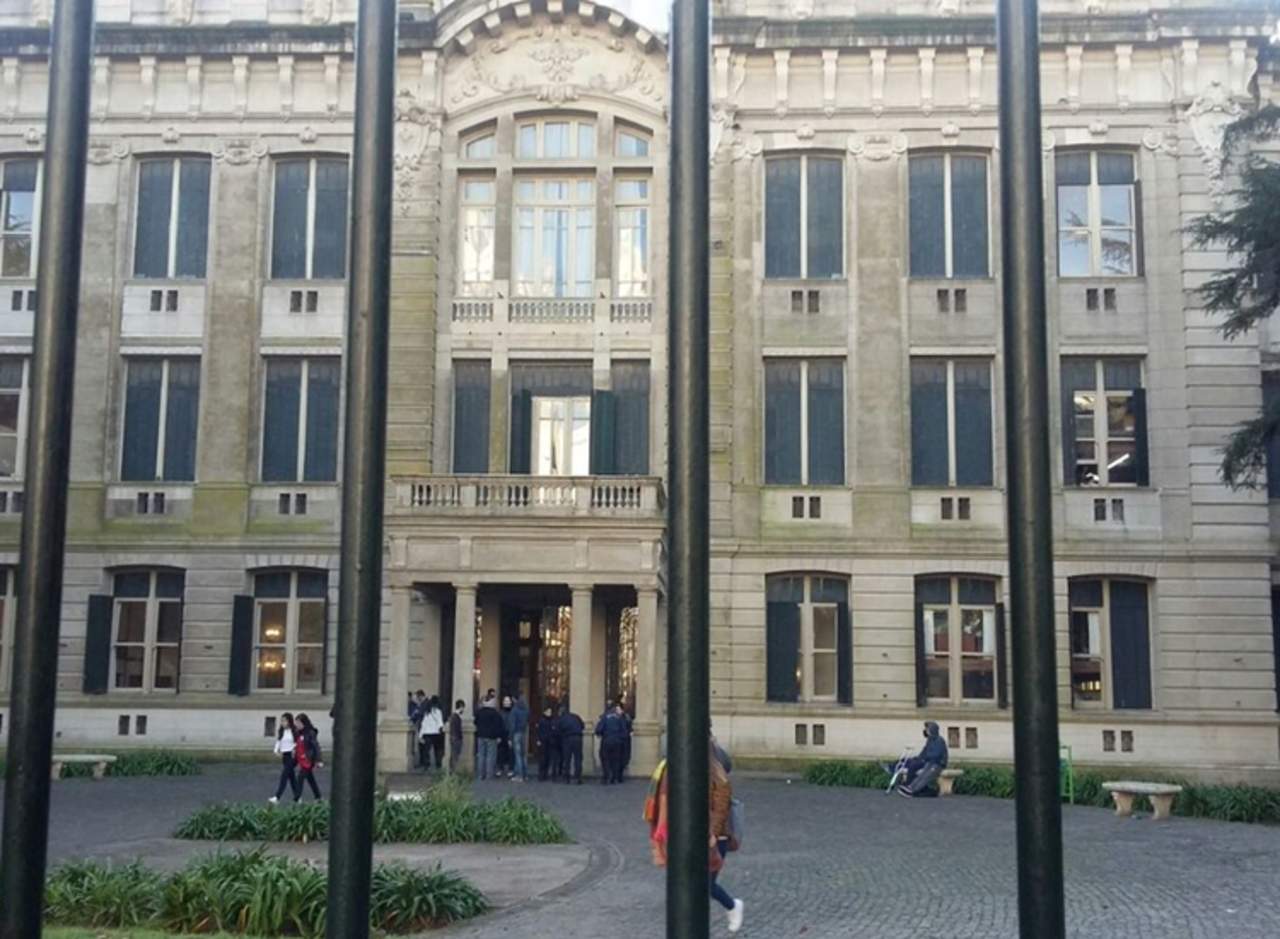 El incidente ocurrió en el Colegio Nacional de la ciudad de La Plata. (INTERNET)