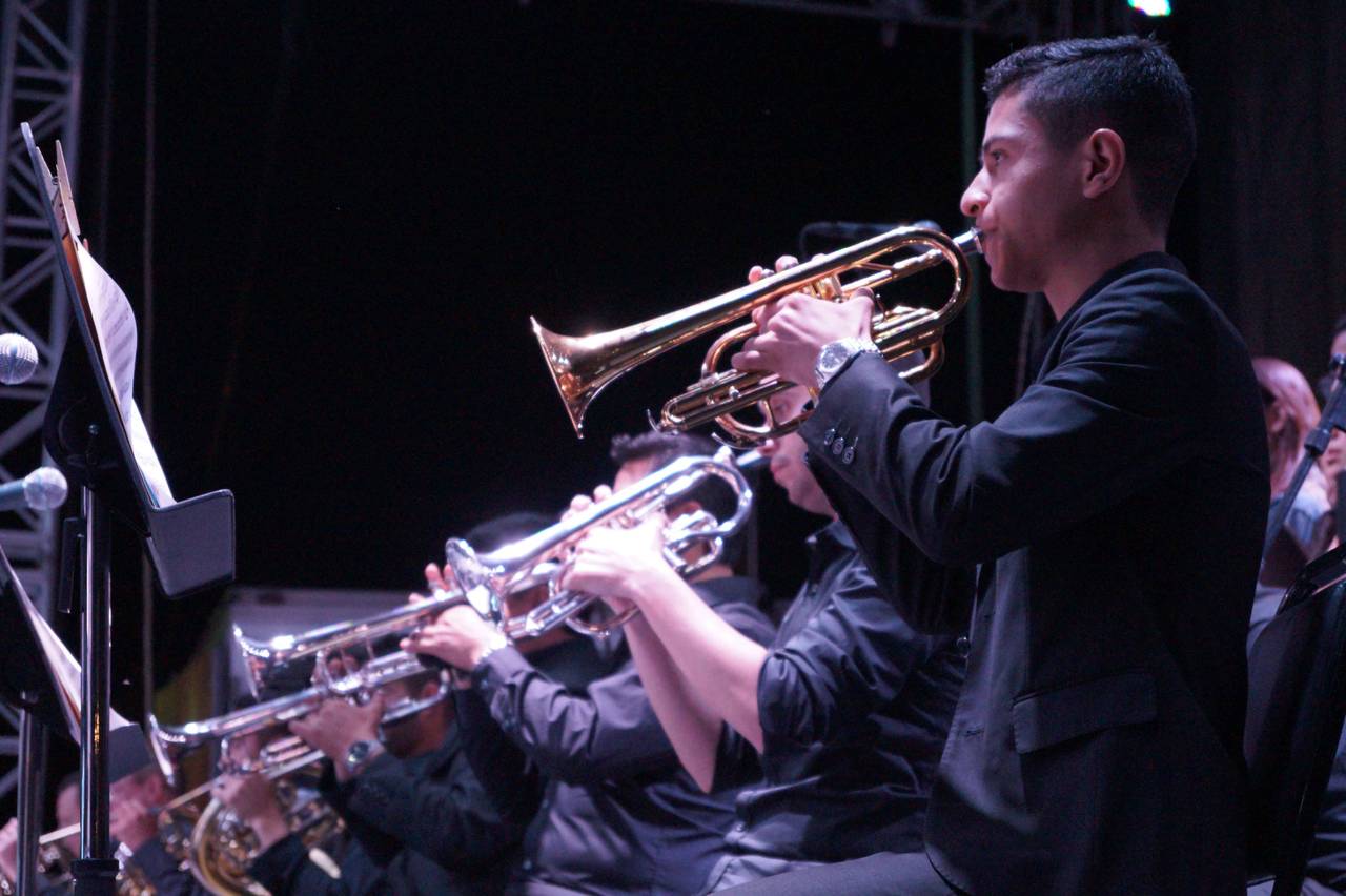 Destacado. Gerardo Santoyo fue parte de la sección de Trompetas de Camerata de Coahuila, dentro de su presentación en la 'Procesión del Silencio' de Viesca, Coahuila. Ha tocado en diferentes ensambles de la región.