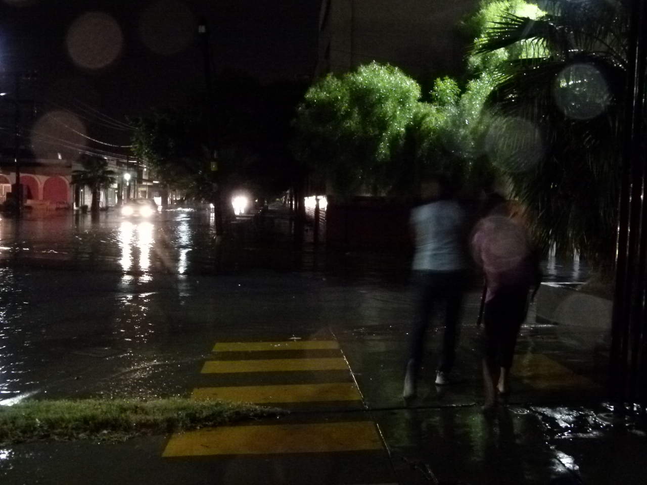 El temporal pronosticado por la Comisión Nacional del Agua (Conagua), se comenzó a sentir alrededor de las 20:00 horas. (EL SIGLO DE TORREÓN)