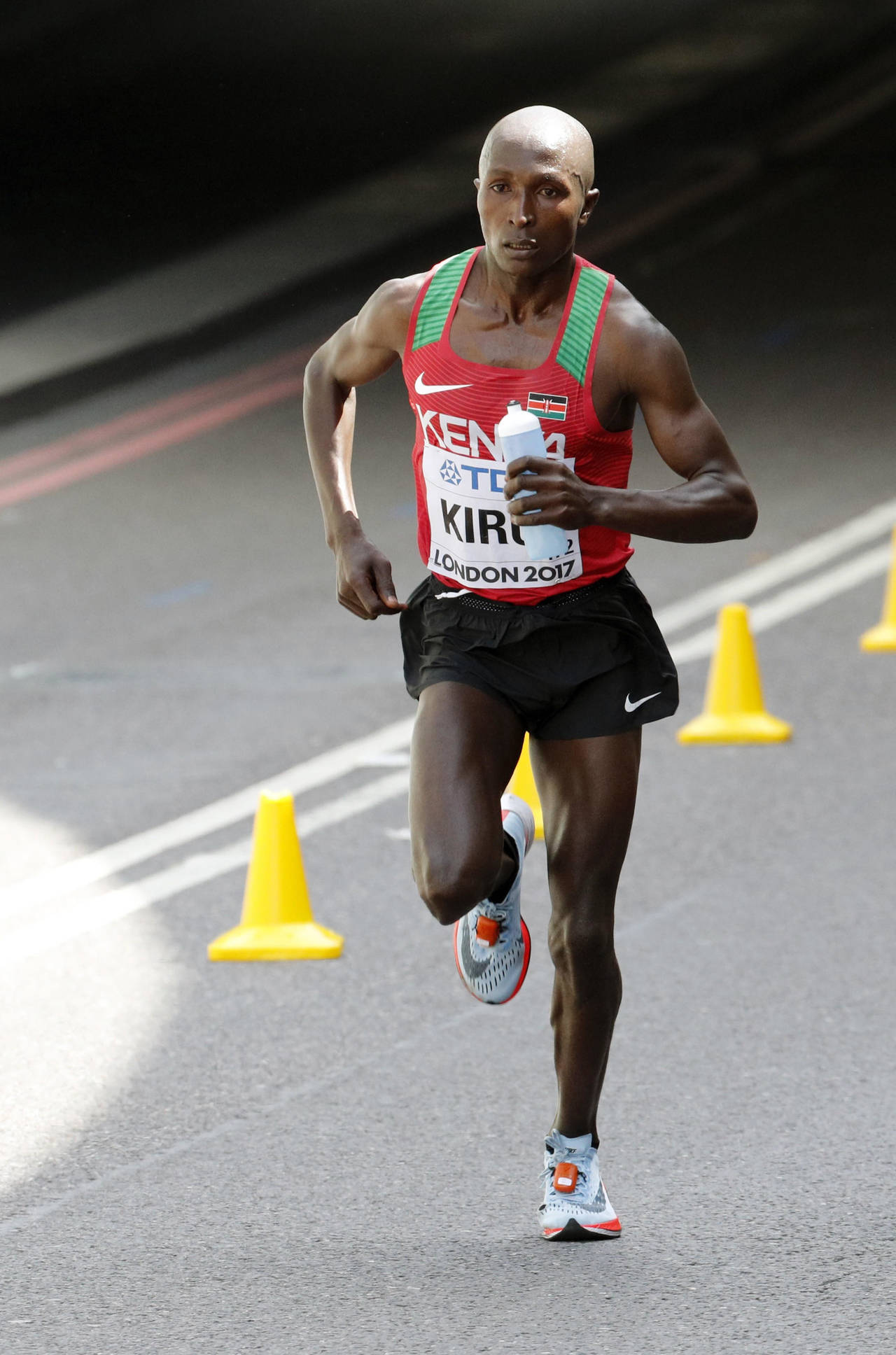 El atleta keniano Geoffrey Kipkorir Kirui que se impuso en el maratón. (EFE)