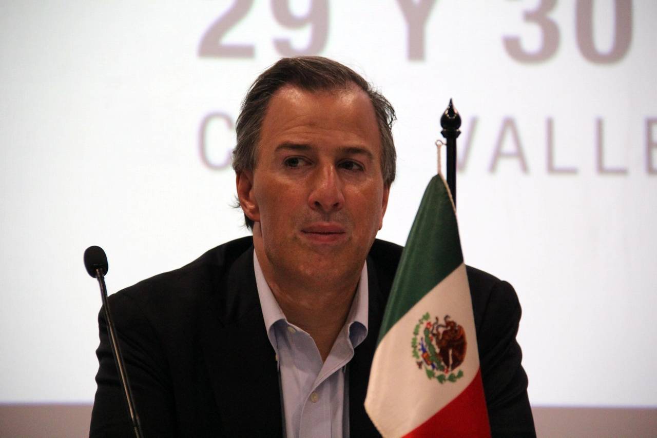 La académica de la UNAM piensa que actualmente los partidos tengan que recurrir a un candidato no militante, como en el caso del PRI, para quienes su candidato podría ser José Antonio Meade. (ARCHIVO)