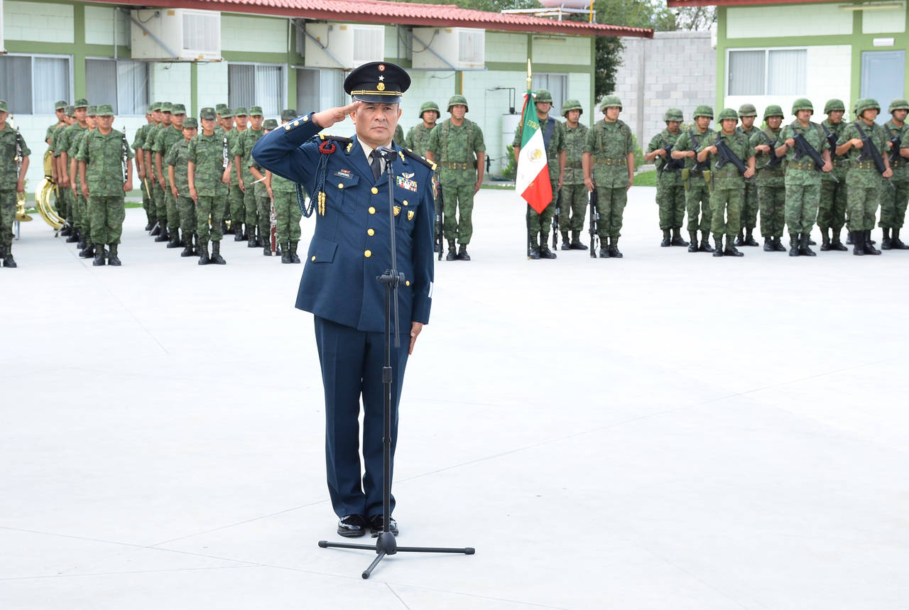 Toma protesta. El General Brigadier DEM Arturo Coronel Flores es desde ayer el nuevo Mando Especial de La Laguna, figura creada a en mayo de 2014 por la Secretaría de Gobernación. (FERNANDO COMPEÁN)