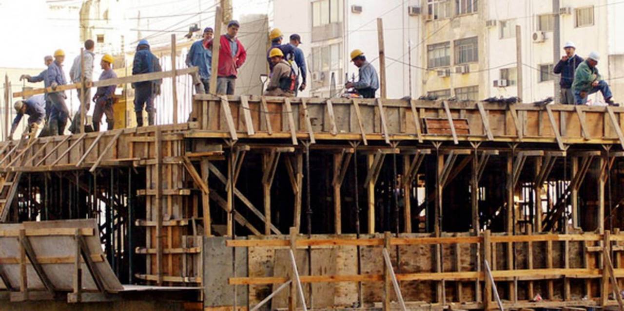 Sin dinamismo. Los altos precios del cemento y la falta de proyectos están afectando el dinamismo del sector. (ARCHIVO)