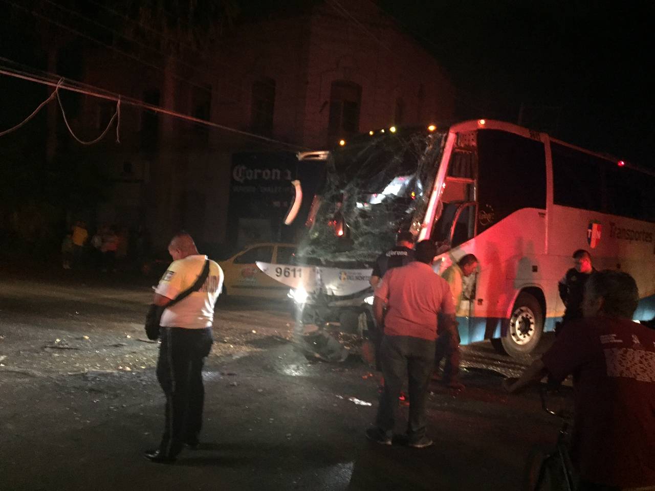 Chocan dos autobuses en el centro de Torreón