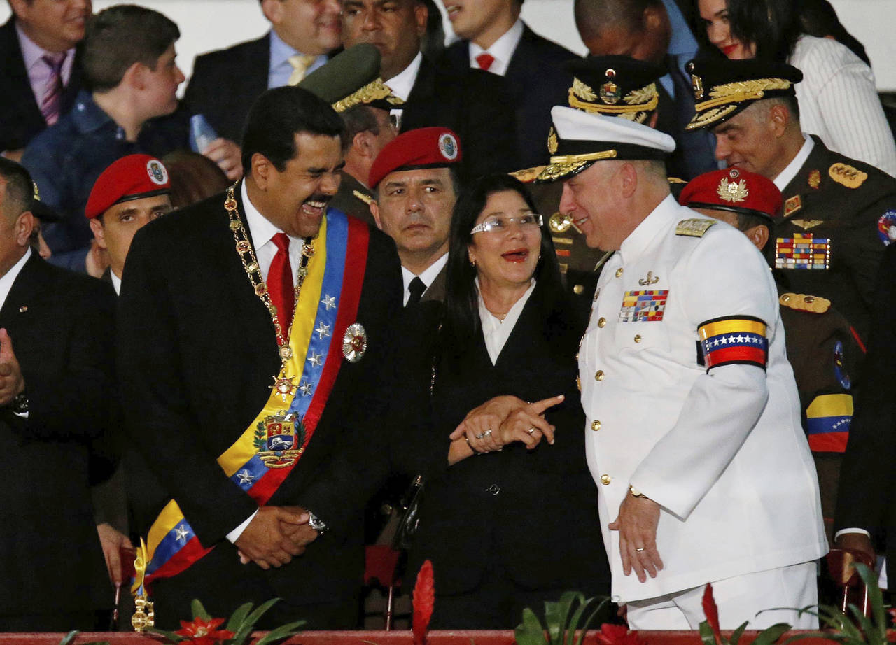 Varios frentes. El presidente Nicolás Maduro aumenta la crisis en su país y su pueblo.
