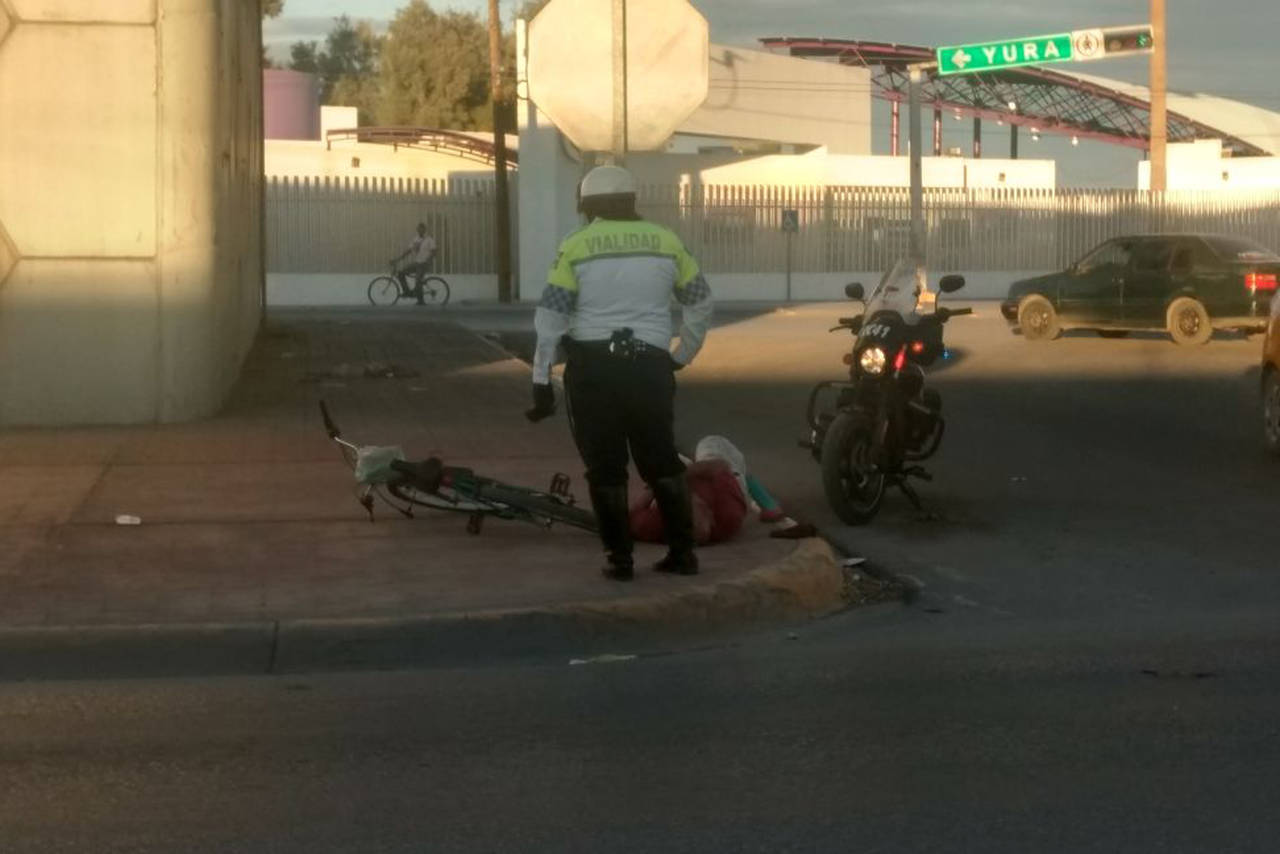 Arrollado. Ciclista termina arrollado en el Periférico de Torreón, responsable se dio a la fuga. (EL SIGLO DE TORREÓN)