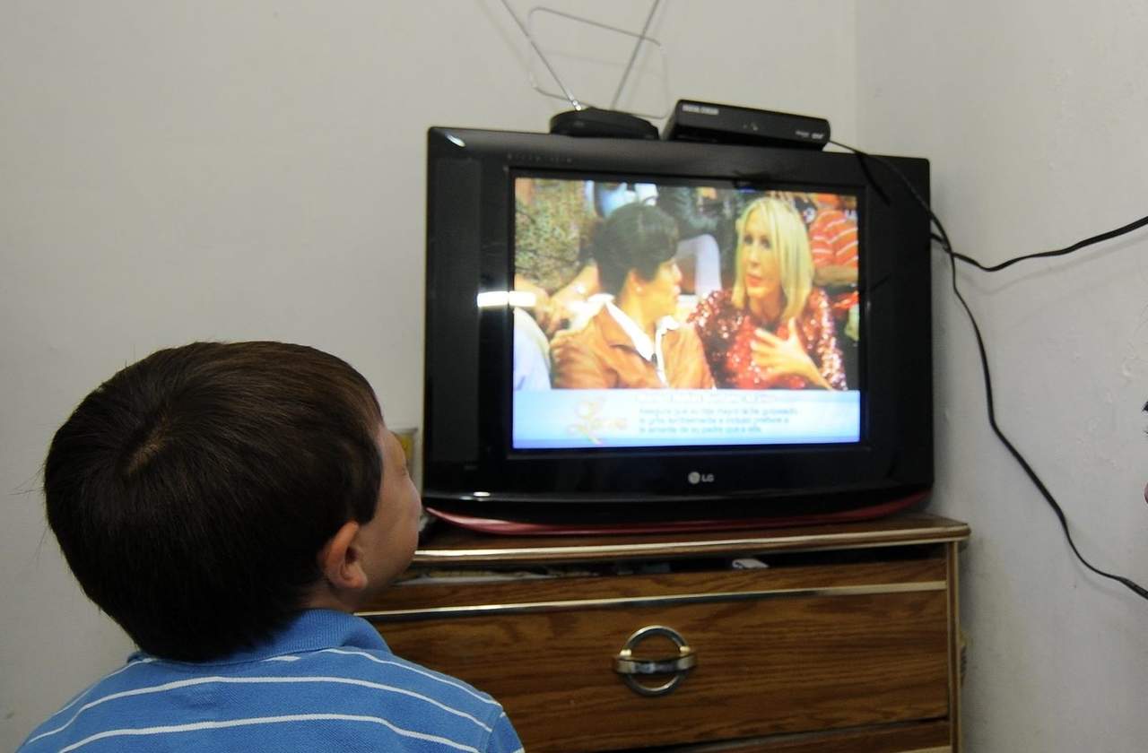 En cuatro localidades más de 60% de las familias cuentan con televisión en sus hogares. (ARCHIVO)