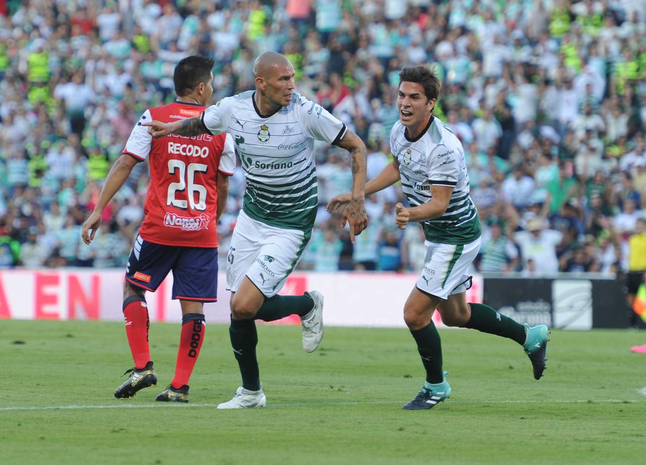 'Chatón' Enríquez puso el empate momentáneo para los Guerreros, en la segunda parte del partido. (Ramón Sotomayor)
