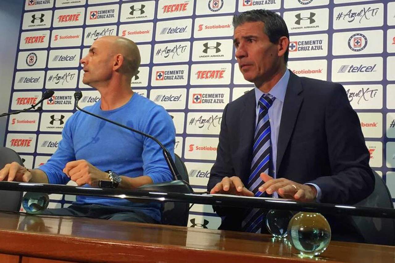 Francisco Jémez dijo hoy que la seña obscena se la hizo a un aficionado que insultó a sus hijas. (El Universal)