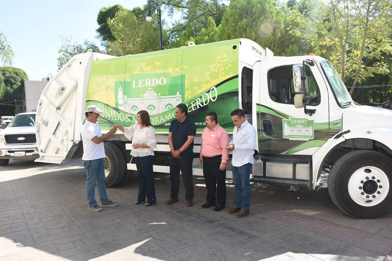 El Ayuntamiento adquirió un nuevo camión recolector que se suma a la flotilla de camiones de la Dirección de Servicios Públicos Municipales de Lerdo. (EL SIGLO DE TORREÓN)