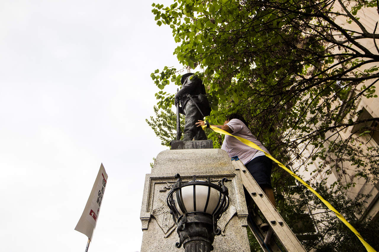 Derriban Estatua Confederada En Carolina Del Norte El Siglo De Torreón 