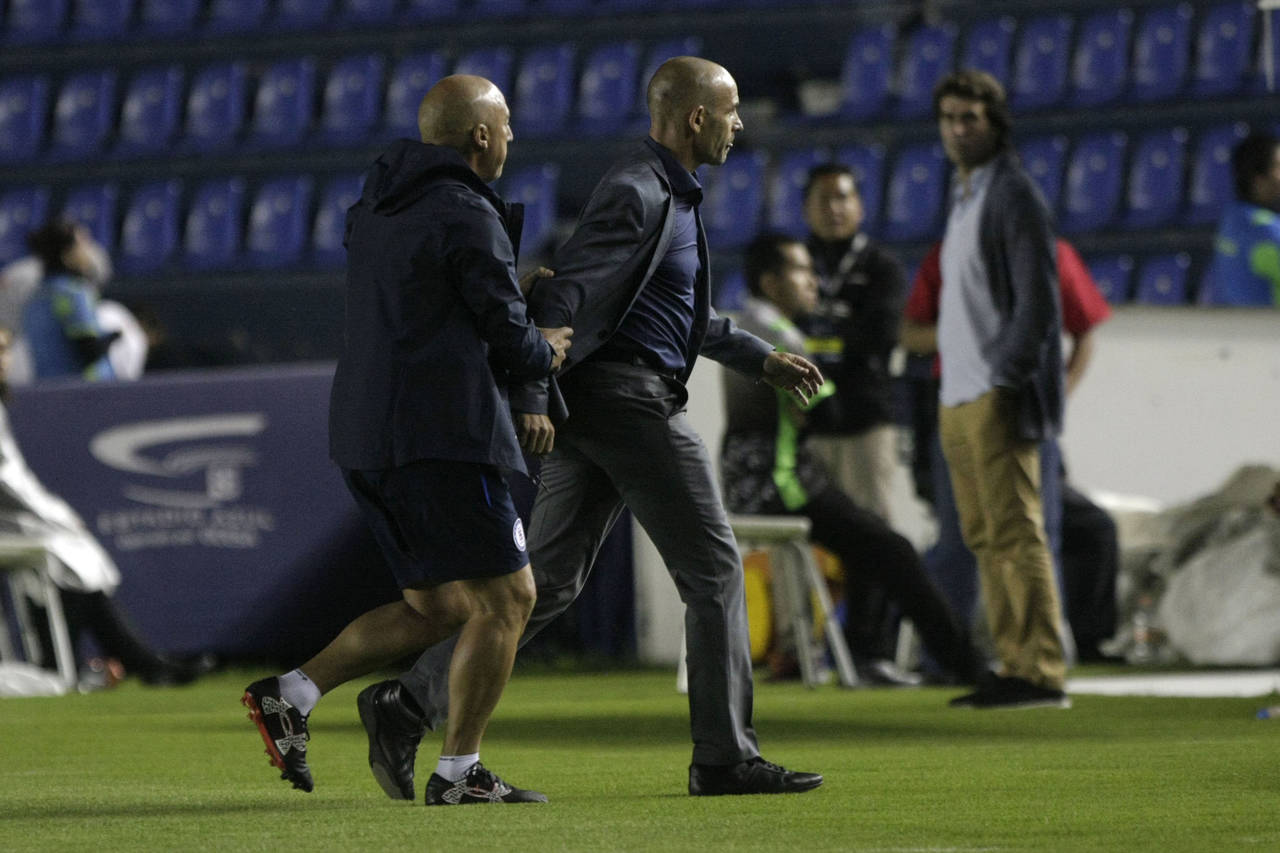 Paco Jémez salió expulsado del partido de ayer. Jémez hace otro berrinche y se va