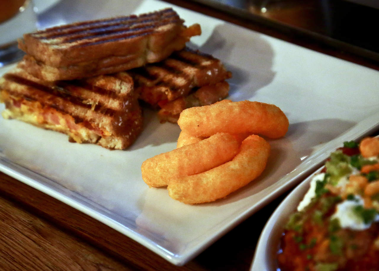 La chef rabajó muy duro para lograr incorporar los Cheetos en cada platillo. (AP)