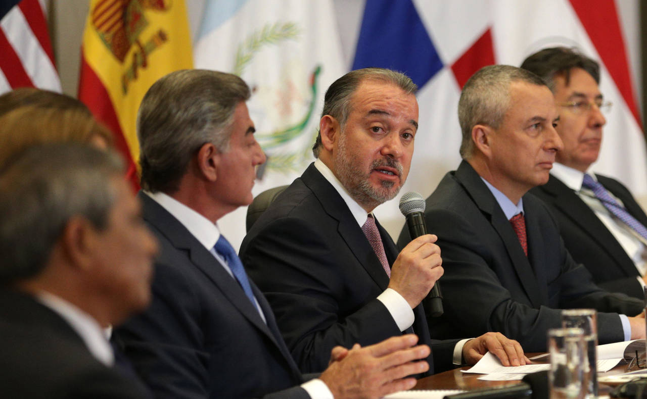 Concluye. Raúl Cervantes (cen.) clausuró la Cumbre de Fiscales y Procuradores Generales de América Latina.