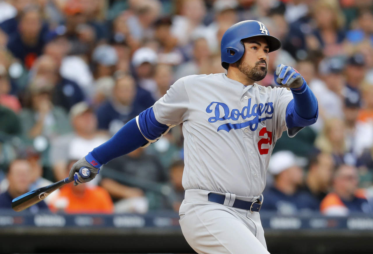 Adrián González volvió a jugar con los Dodgers desde el 11 de junio y pegó un doblete en la victoria de los Dodgers 8-5 ante Detroit. (AP)