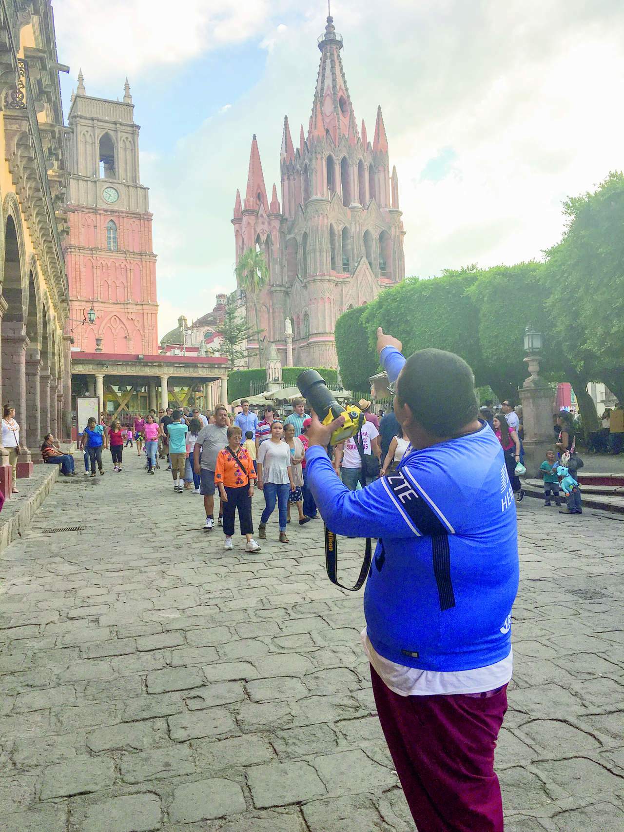 Luis Fer, quien incluso tiene conocimientos de fotografía y filmación a nivel profesional, recorrió pasajes turísticos captando diversos retratos y paisajes del estado de Guanajuato.
