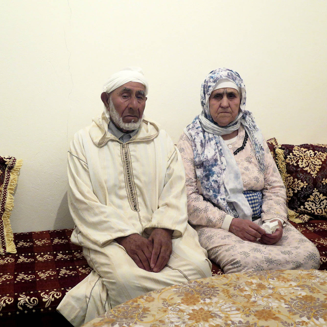 Defensa. Aqabush Abouyaaqoub (i) y Cherifa Hicham (d), abuelos de los Abouyaqoub. (EFE)