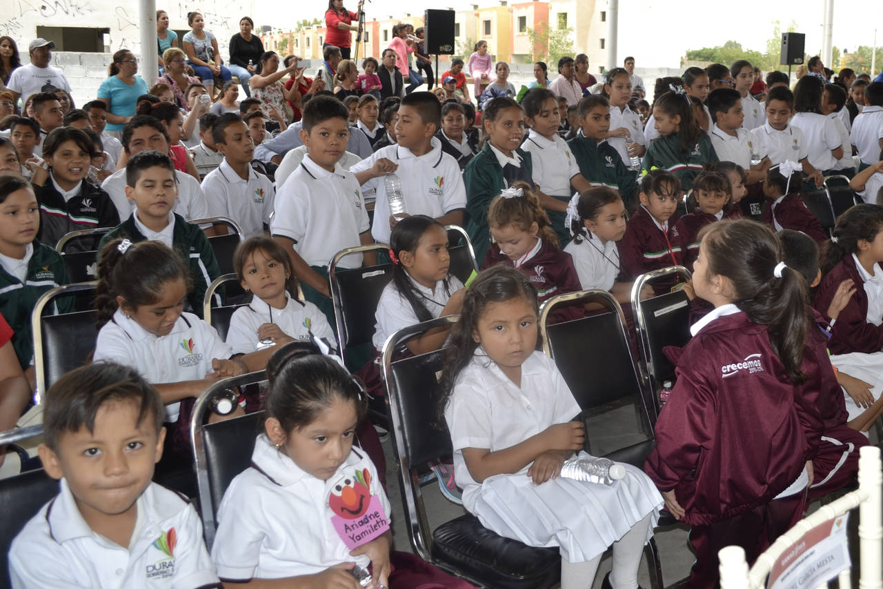 A clases. En Lerdo serán más de 30 mil niños y jovencitos quienes retomarán actividades en poco más de 200 escuelas. (ARCHIVO)