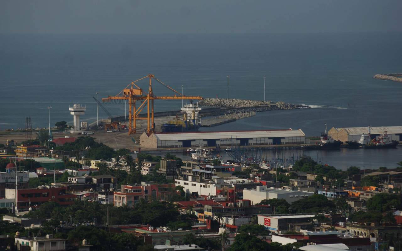 El martes 13 de junio la refinería suspendió sus operaciones tras inundarse por las lluvias que dejó la tormenta tropical 'Calvin' y al día siguiente, sobrevino un incendio. (ARCHIVO)