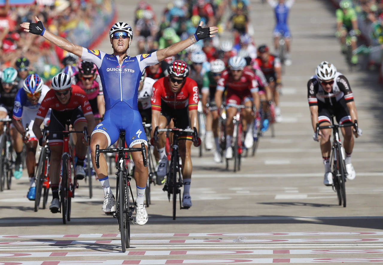 Matteo Trentin celebra tras cruzar la meta en el primer lugar. Trentin gana la cuarta etapa de Vuelta a España