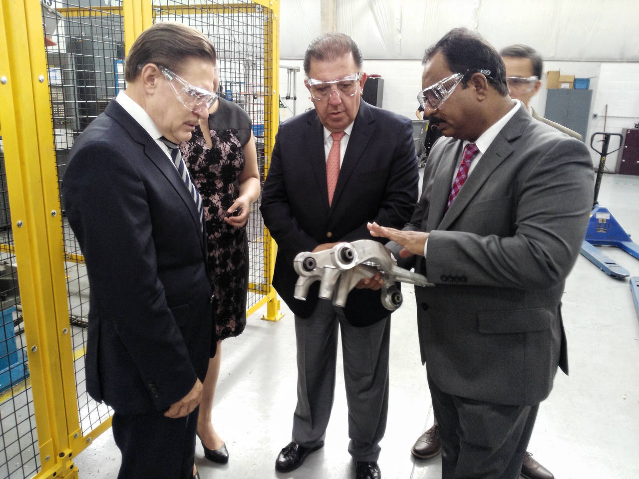Empresa. El gobernador José Rosas Aispuro Torres concretó una inversión de 600 millones de pesos con el grupo Sakthi. (EL SIGLO DE TORREÓN) 