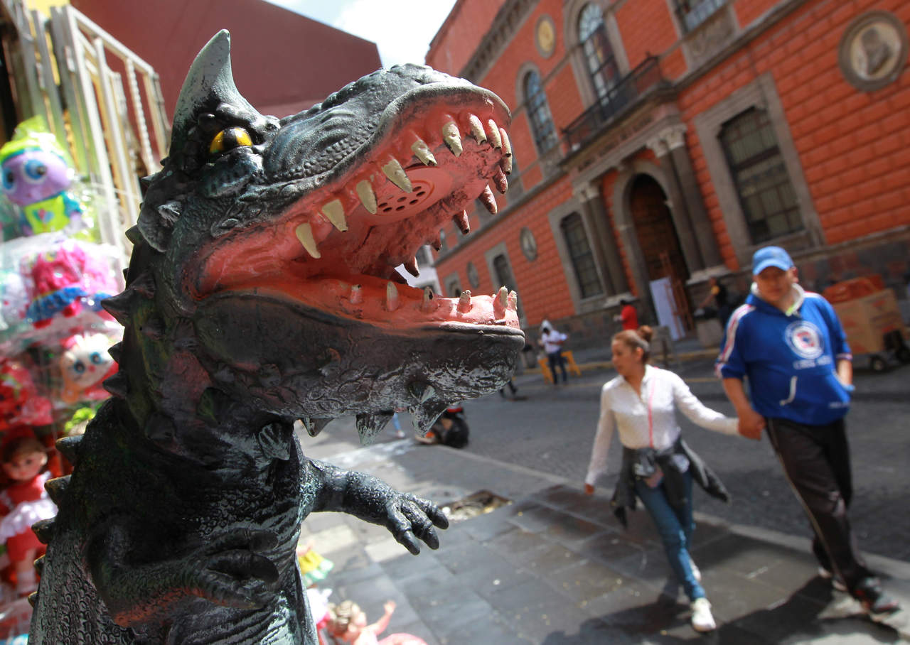 Los daños económicos que dejará el rodaje de 'Godzilla' en el Centro Histórico de la Ciudad de México, no han sido calculados. (EFE)