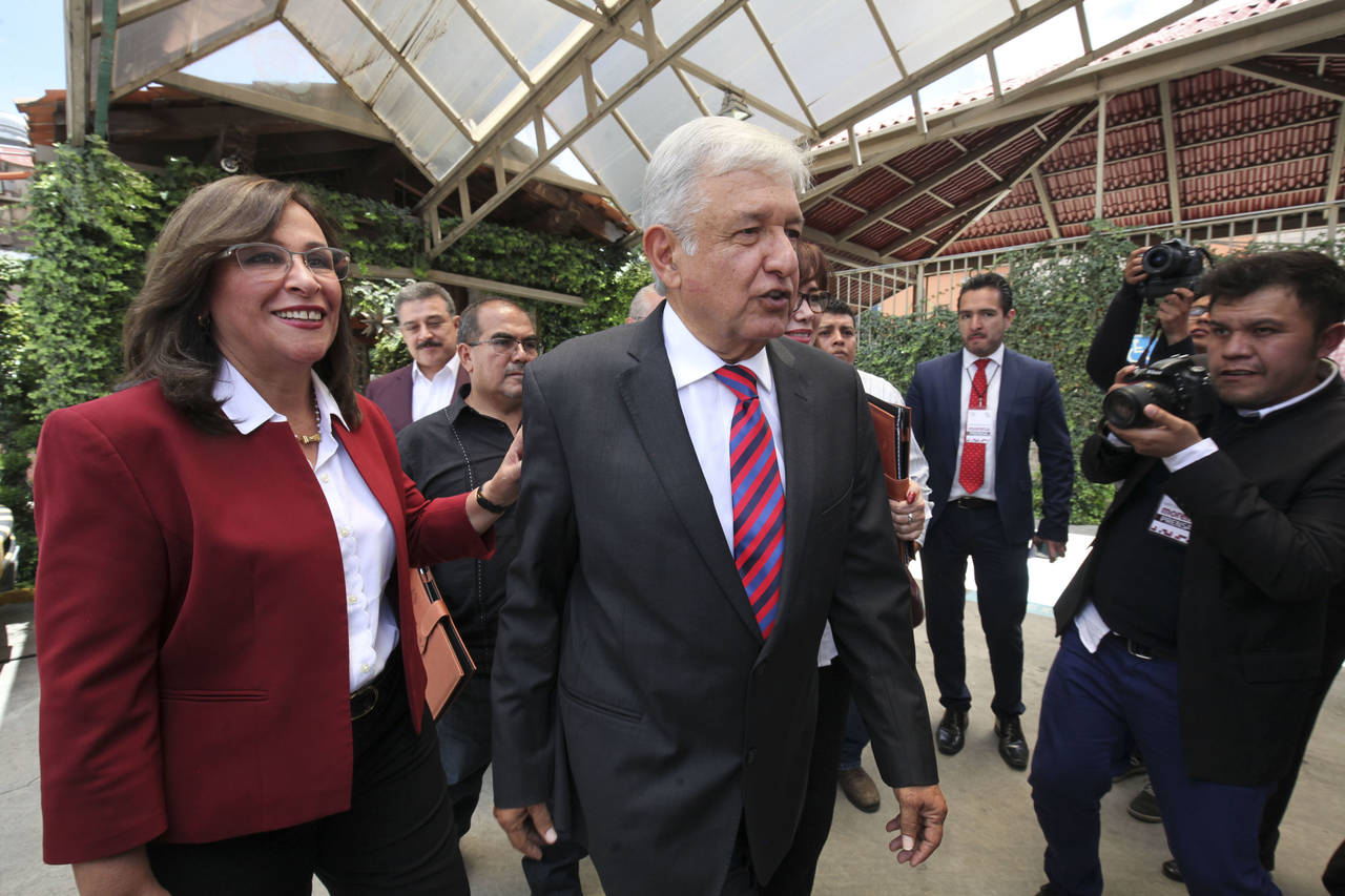 Proceso. A pesar de que Andrés Manuel López Obrador no estará en el conteo de la encuesta, ésta se hará en su oficina. (EL UNIVERSAL)