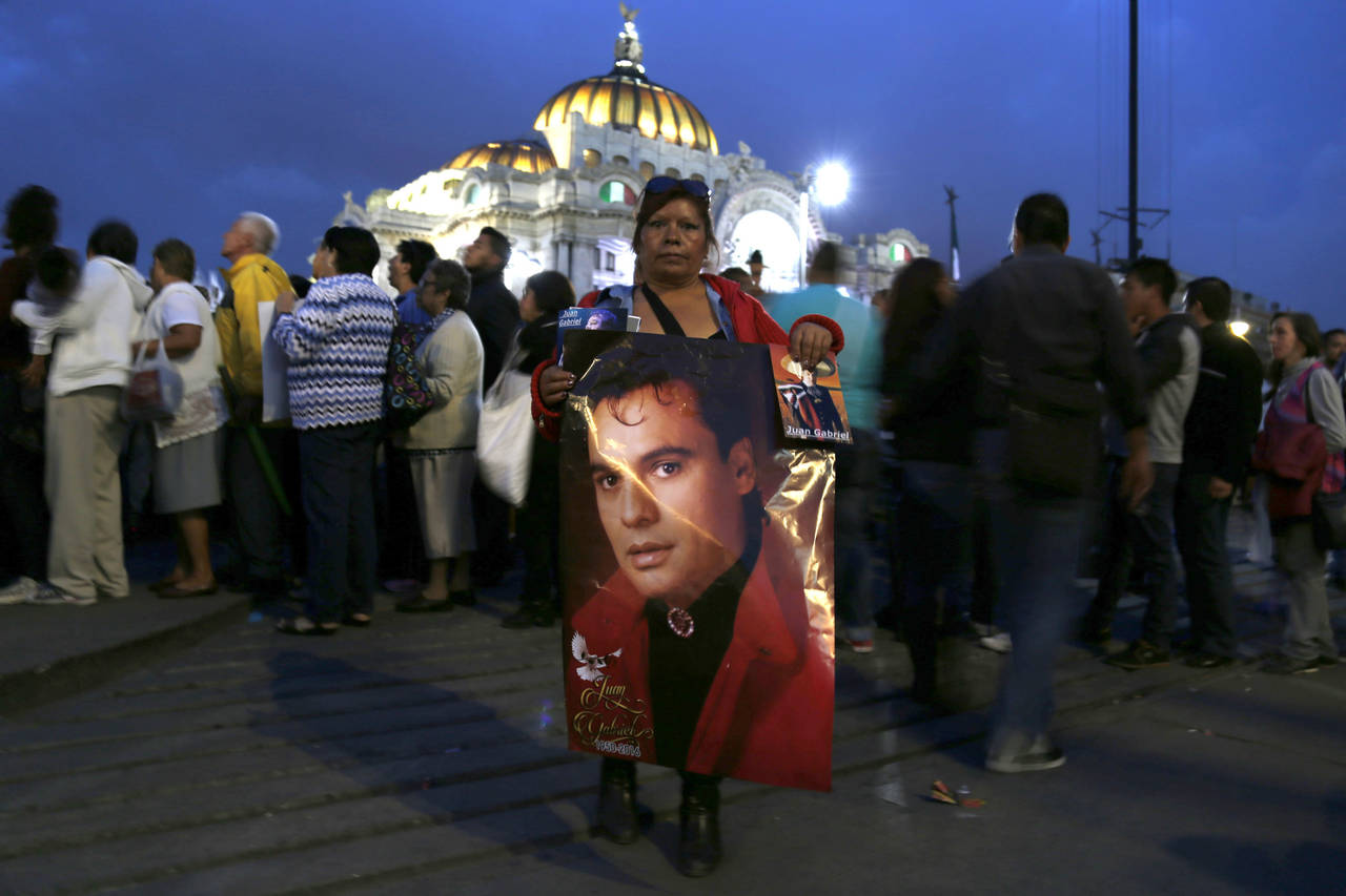 Aniversario luctuoso. El próximo 28 de agosto se cumple un año de la repentina muerte del famoso cantautor Juan Gabriel. (EL UNIVERSAL)