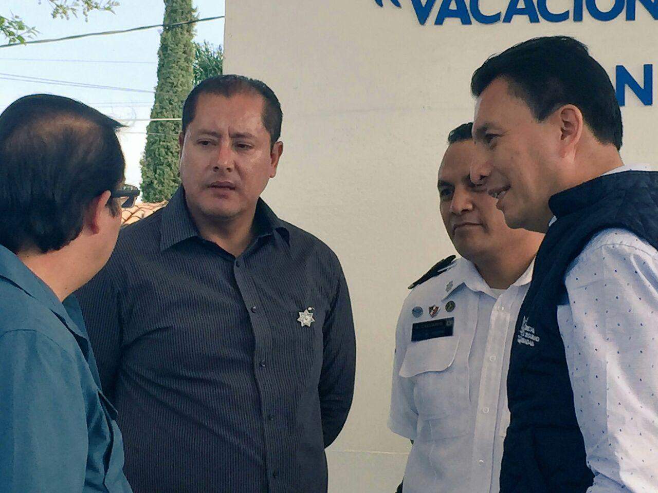 El secretario de Seguridad Pública del municipio de Corregidora, Juan Luis Rodríguez Aboytes (centro izq.), confirmó la muerte de dos personas. (TWITTER)