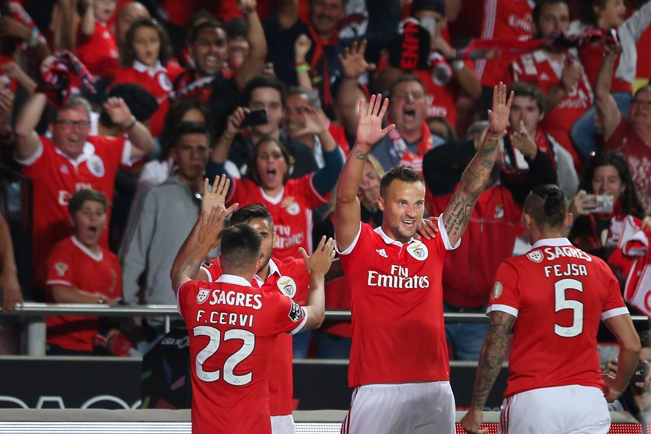 Benfica se mantiene como líder en Portugal por diferencia de goles. (EFE)
