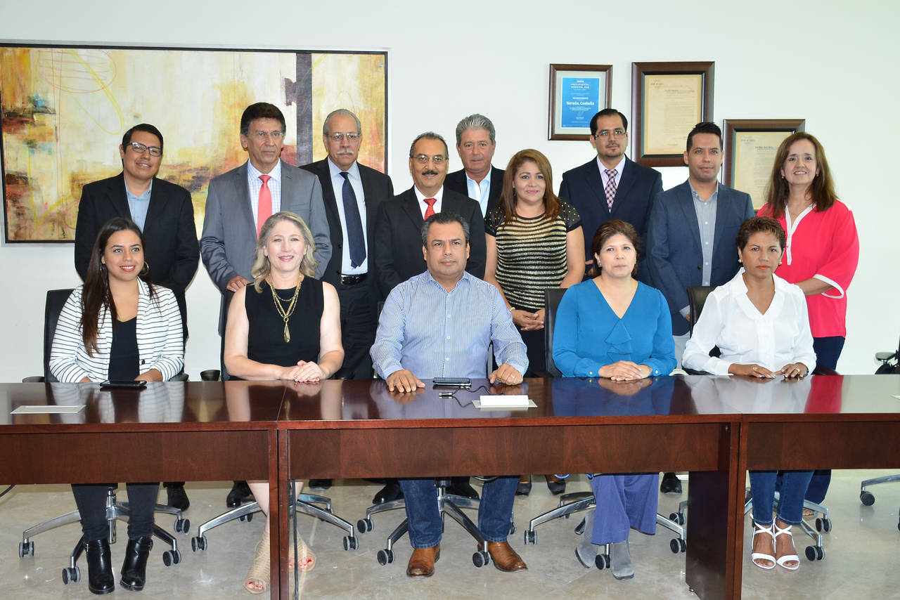 Formalizan. Fue integrado el Consejo Directivo de Radio Torreón, difusora oficial del municipio que ahora es diferente. (FERNANDO COMPEÁN)