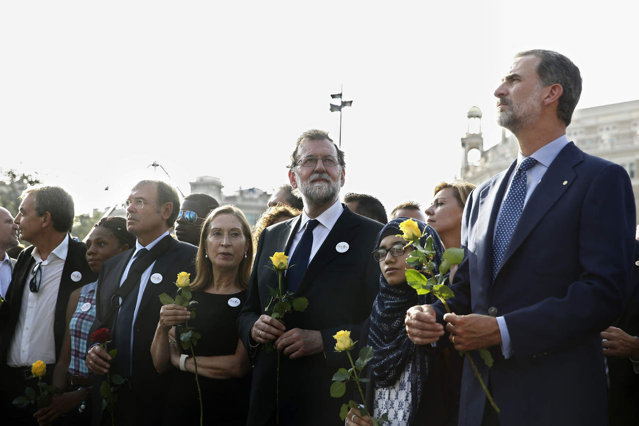 El rey Felipe junto al presidente del Gobierno, Mariano Rajoy. (EFE)