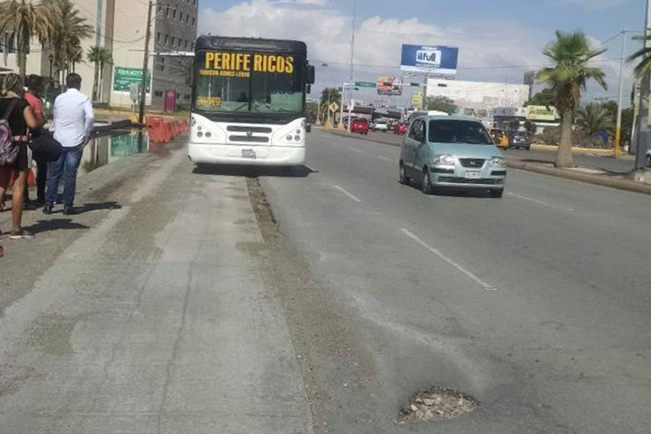 Aclaran. Autoridades investigan accidentes de motociclistas, supuestamente ocurridos en bulevar Torreón Matamoros y calzada México que  corresponden al carril norte, no al carril sur. (EL SIGLO DE TORREÓN)