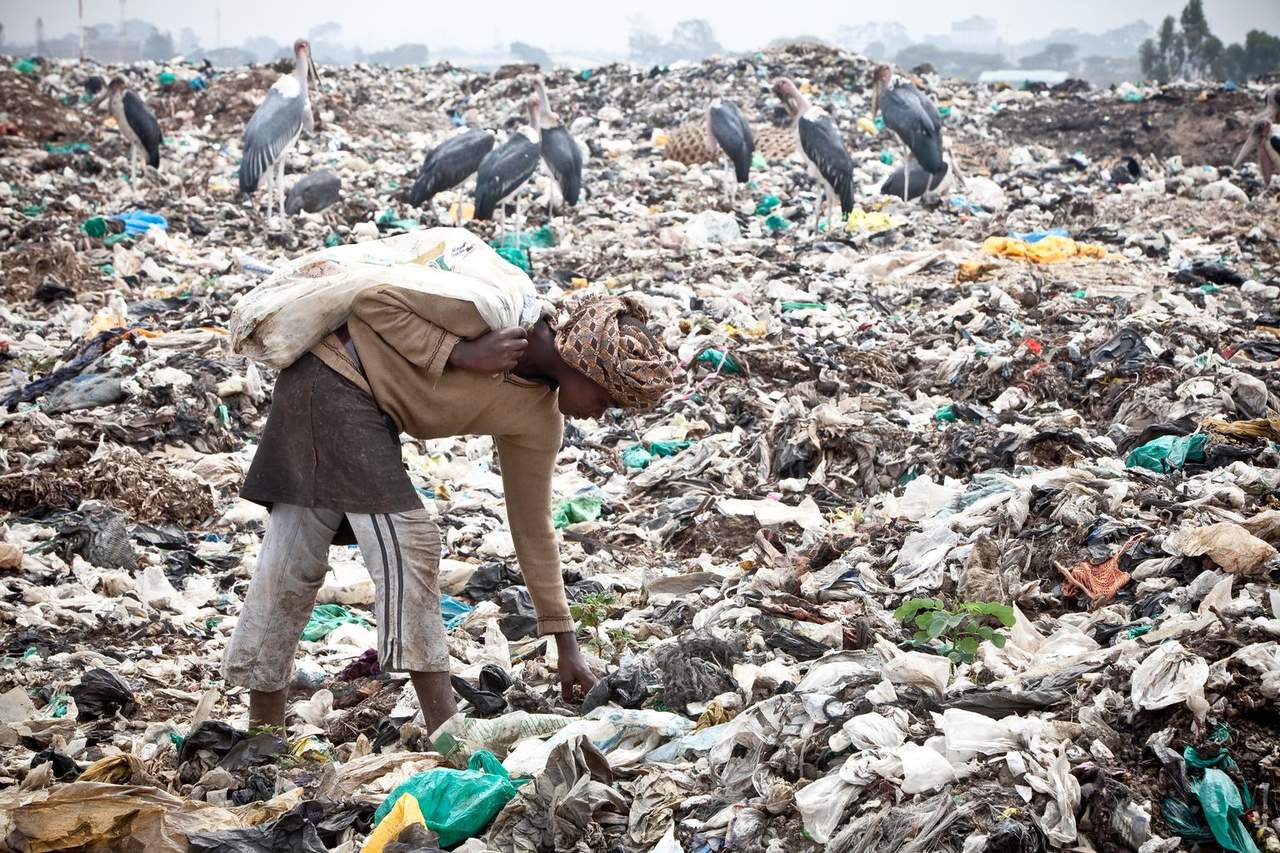 Nueva ley en Kenia pone multas de hasta 38 mil dólares para quien utilice bolsas de plástico. (INTERNET)