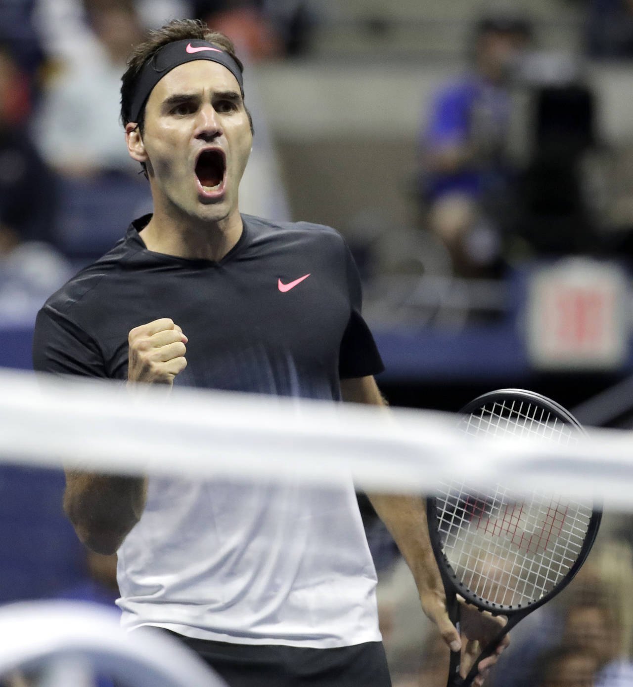 Roger Federer necesitó cinco sets y cuatro bolas de partido para derrotar en primera ronda al estadounidense Frances Tiafoe. Federer sufre, pero avanza en Nueva York
