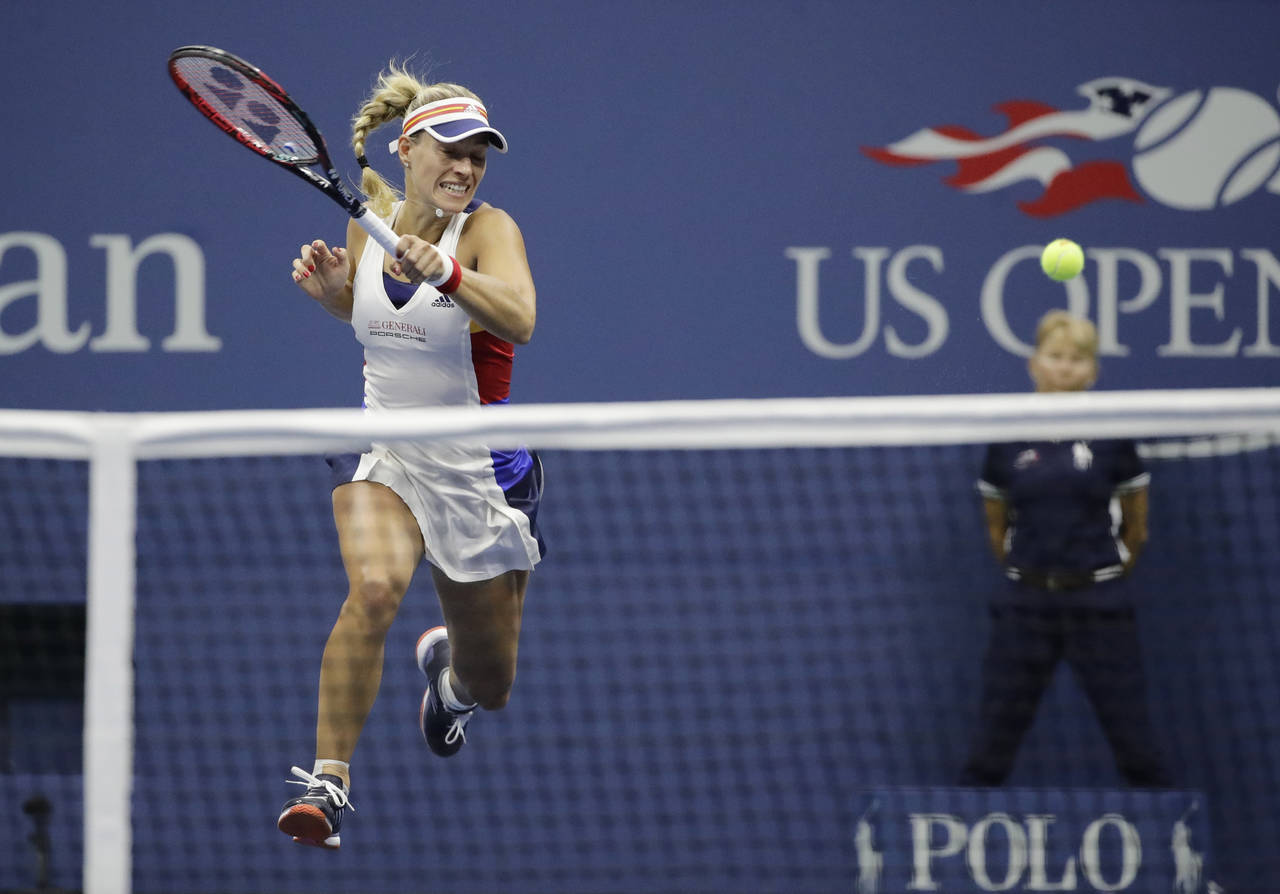 Angelique Kerber, campeona de la edición pasada del US Open, perdió ayer 3-6, 1-6 ante la japonesa Naomi Osaka, de 19 años de edad. (AP)