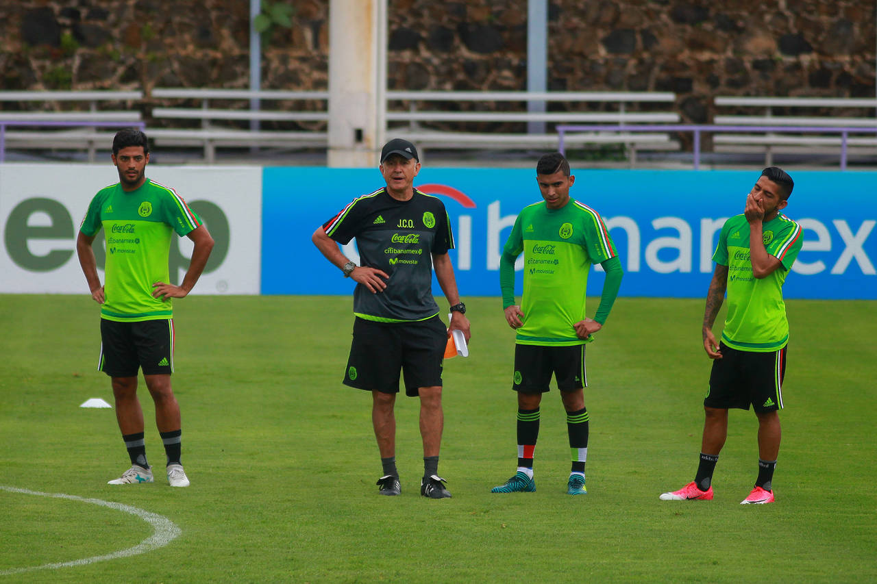 Juan Carlos Osorio, director técnico de México, durante el entrenamiento de la selección en la ciudad de Cuernavaca, Morelos. (Jam Media)